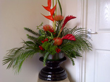 Modern round arrangement